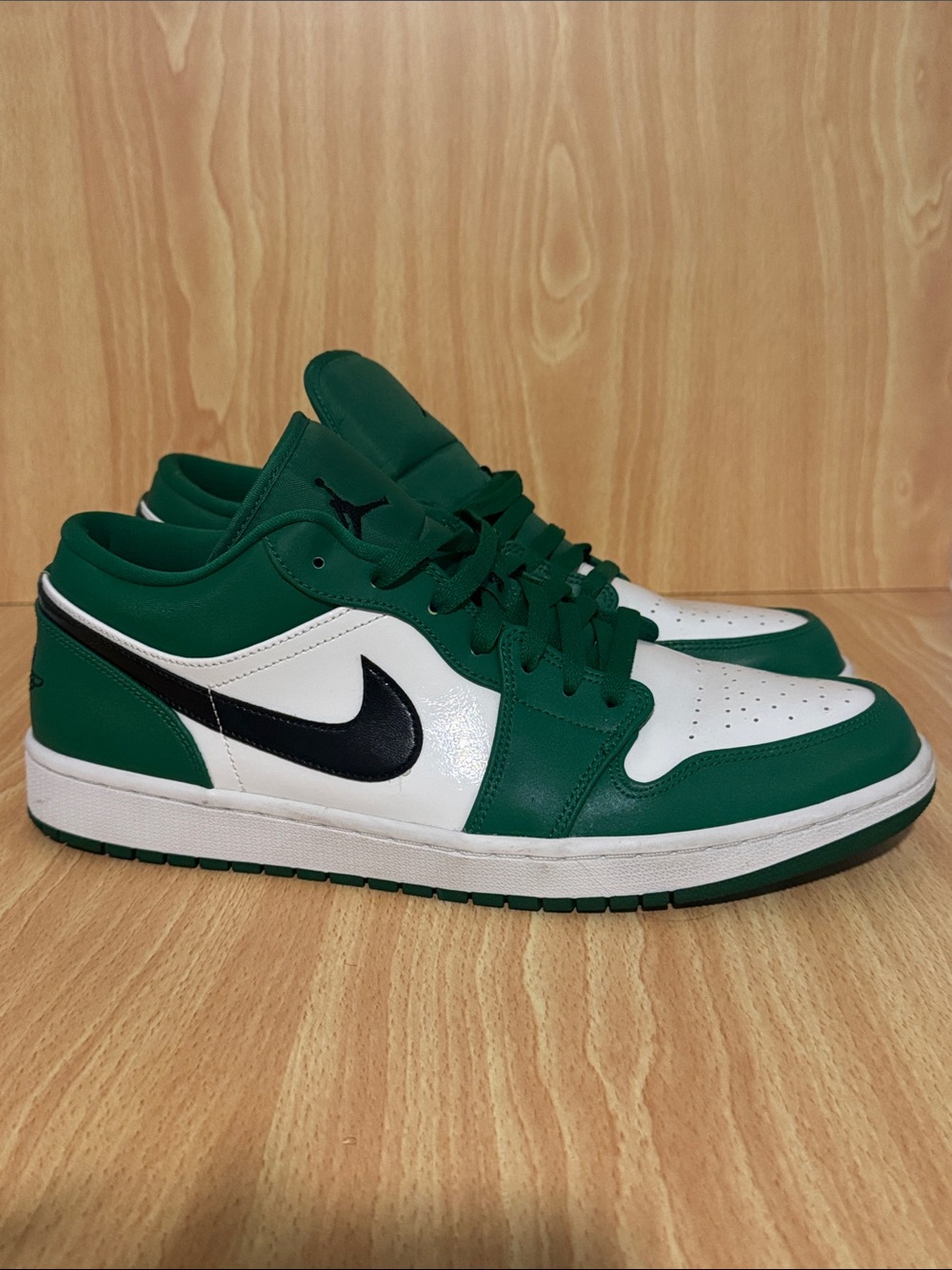Nike Air Jordan 1 Low 'Pine Green' - Picture 3 of 6